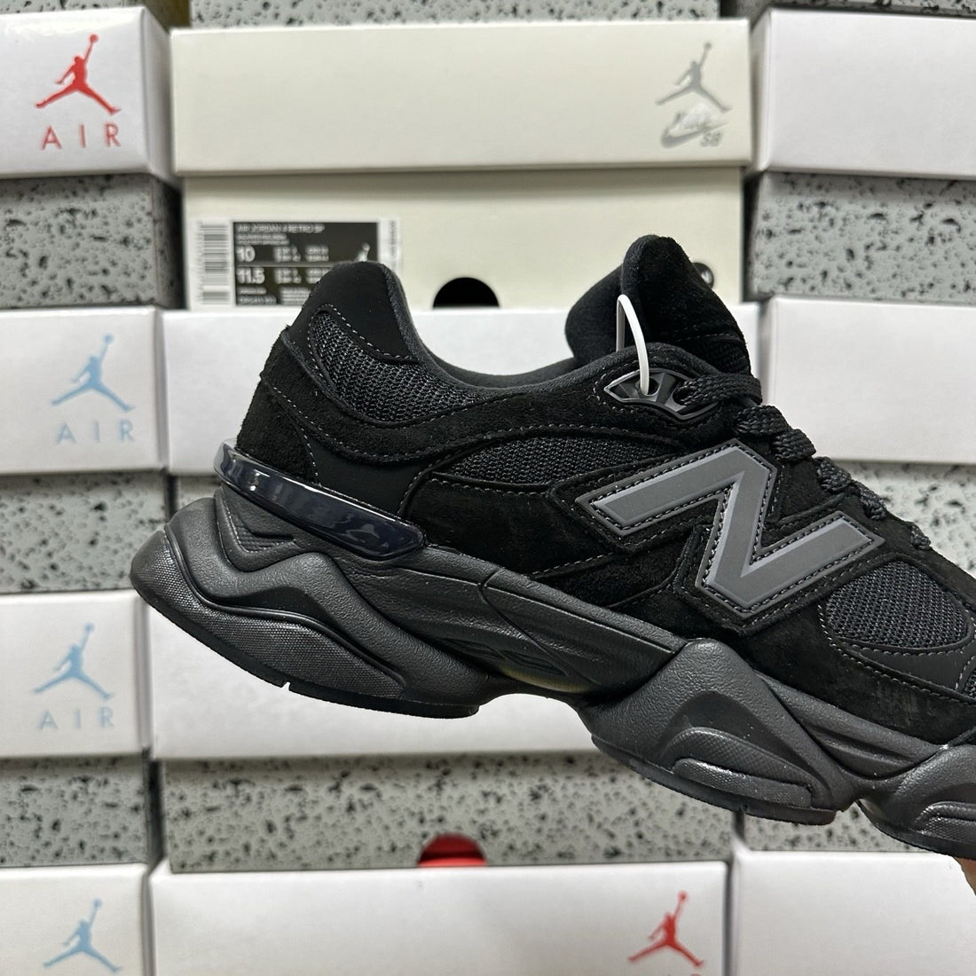 NB 9060 Black Magnet