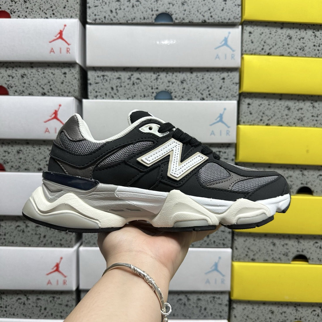 NB 9060 Black Sea Salt