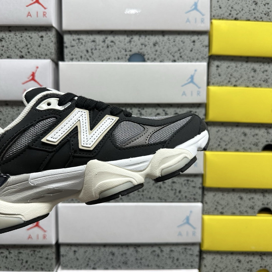 NB 9060 Black Sea Salt