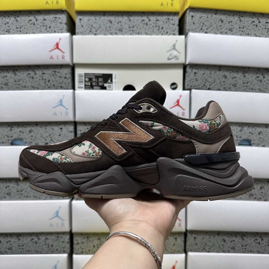NB 9060 Brown Floral