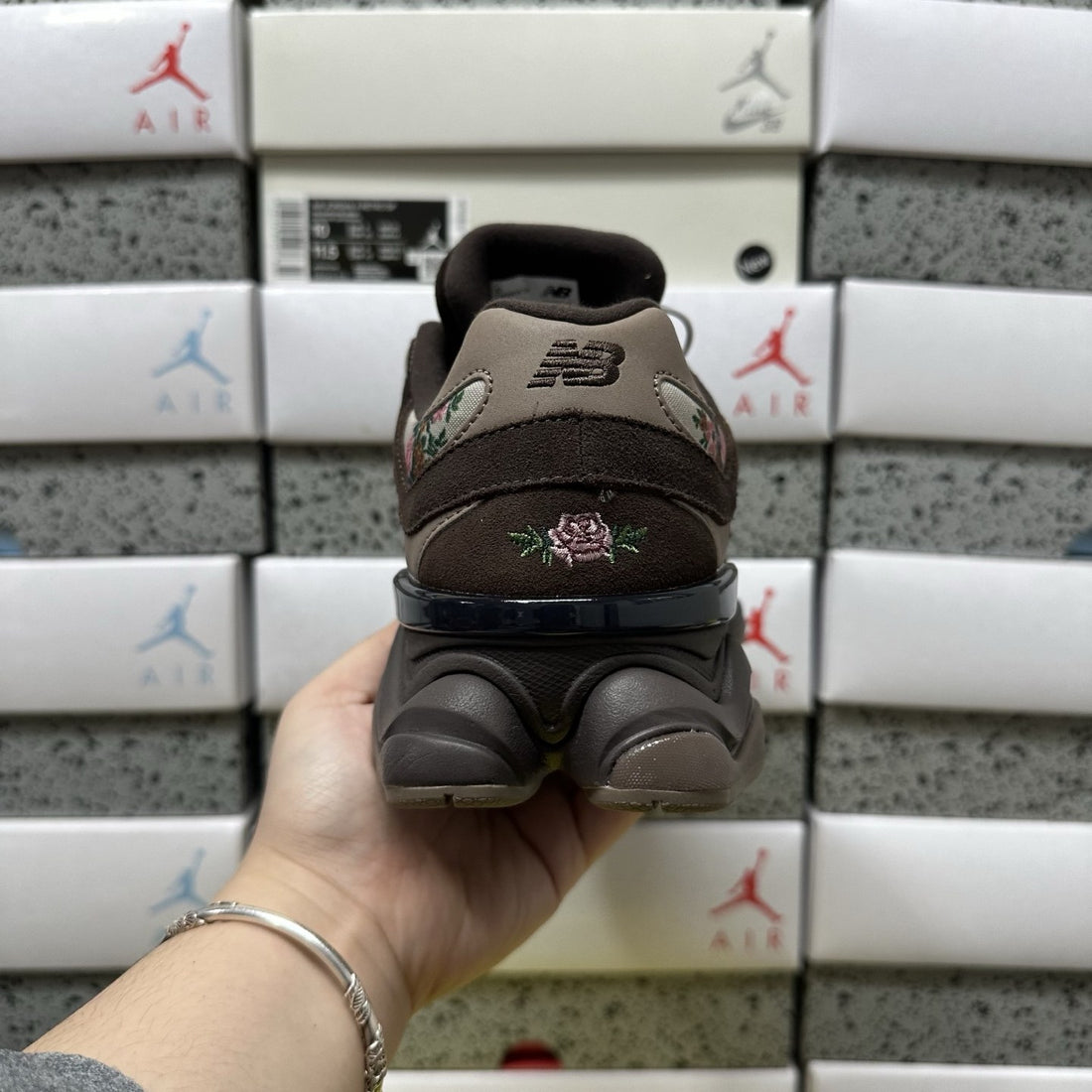 NB 9060 Brown Floral