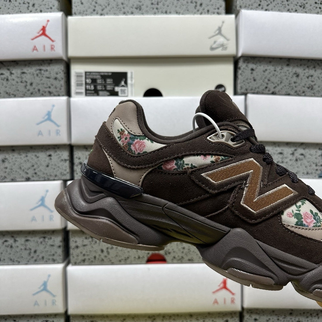 NB 9060 Brown Floral