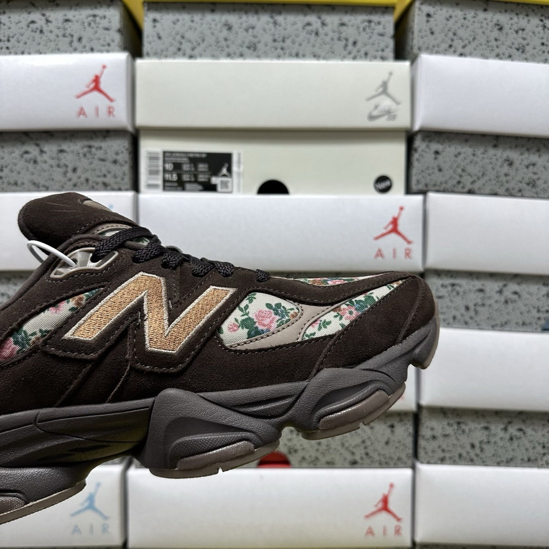 NB 9060 Brown Floral