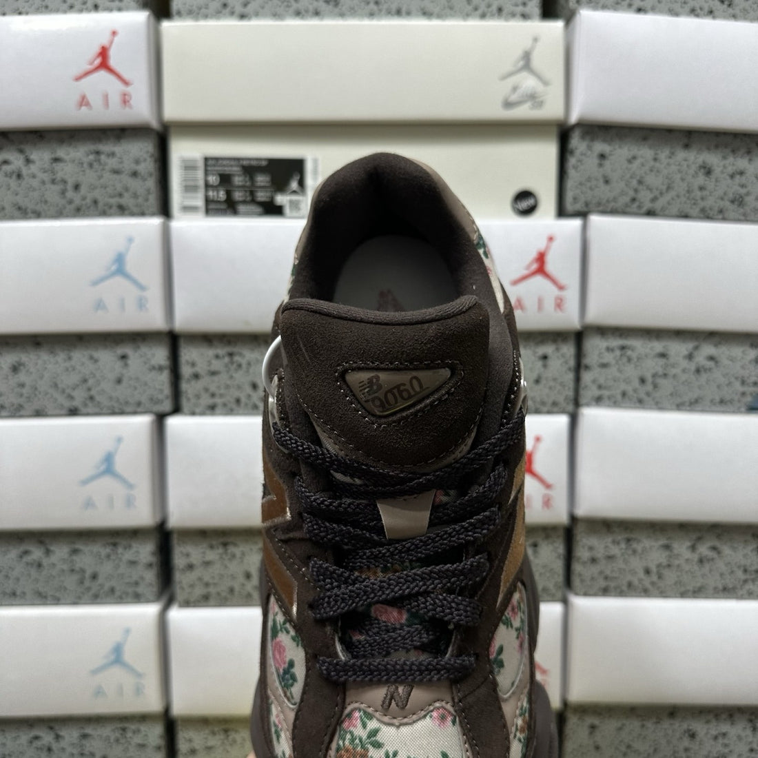 NB 9060 Brown Floral