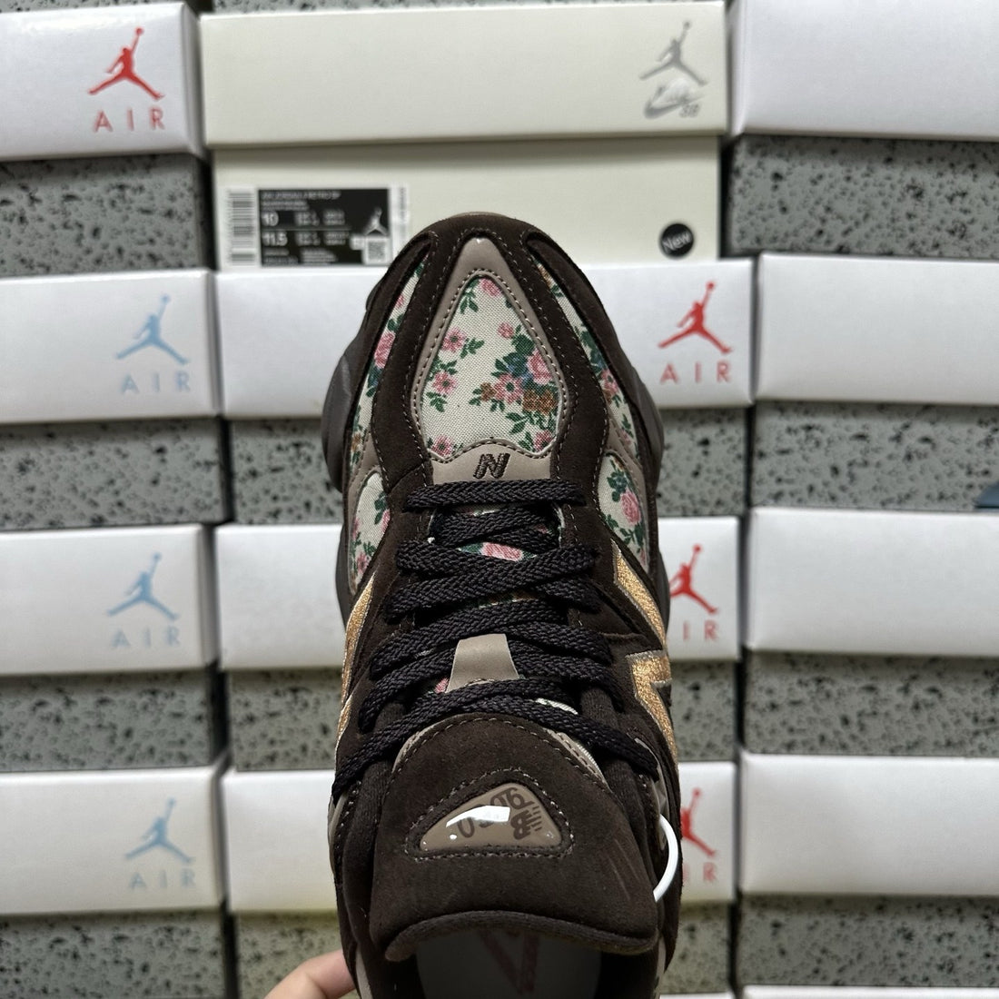 NB 9060 Brown Floral