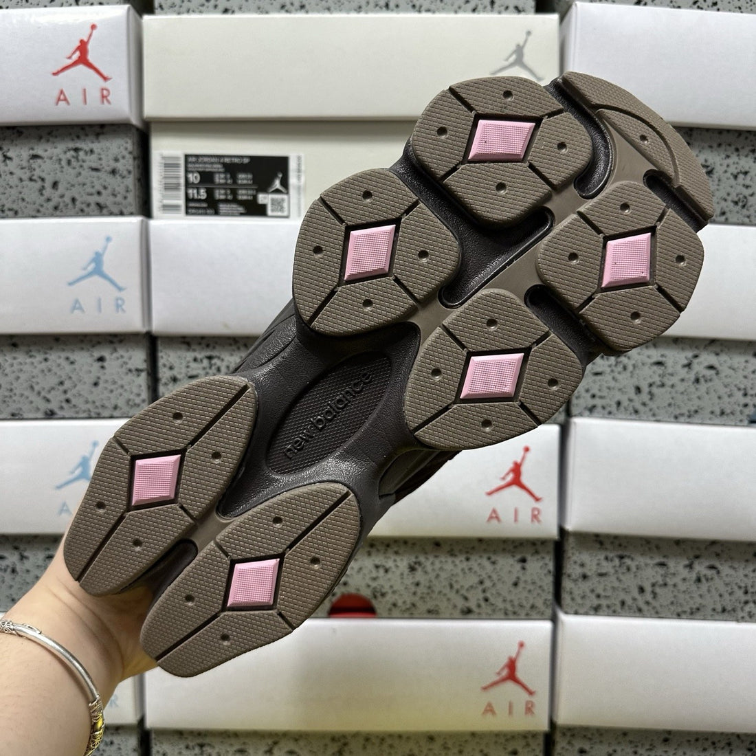 NB 9060 Brown Floral