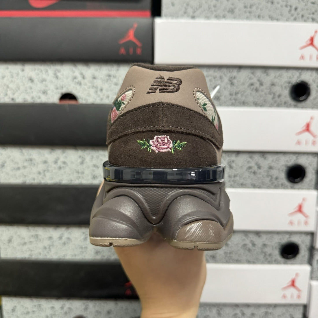 NB 9060 Brown Floral Gold