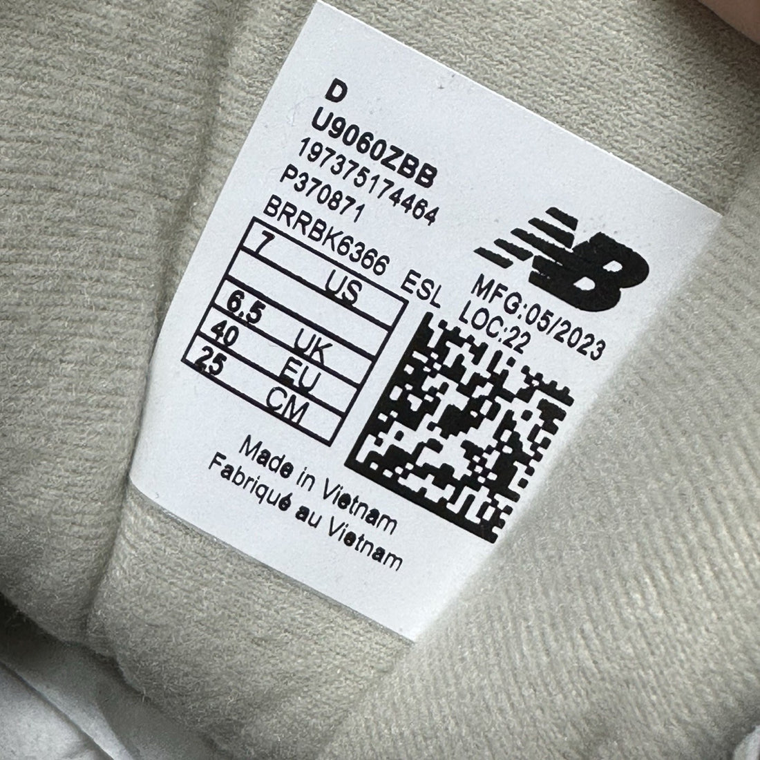 NB 9060 Cream Navy Grey