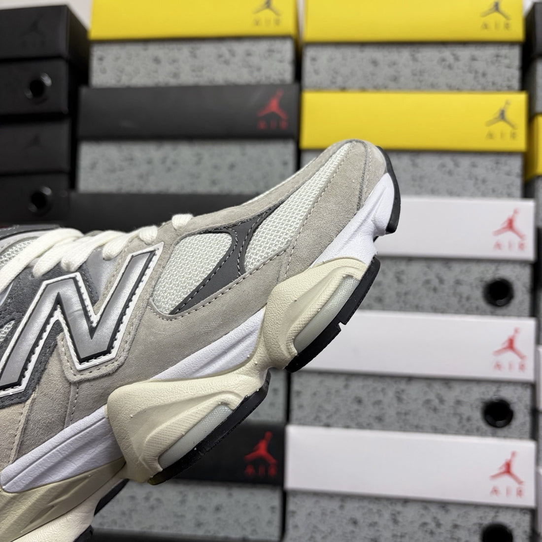 NB 9060 Grey Charcoal Cream