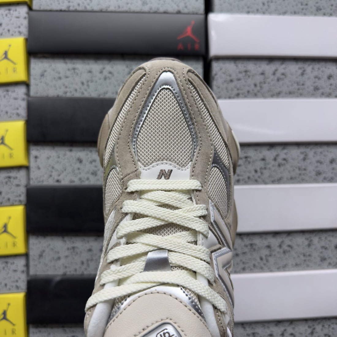NB 9060 Mushroom Grey