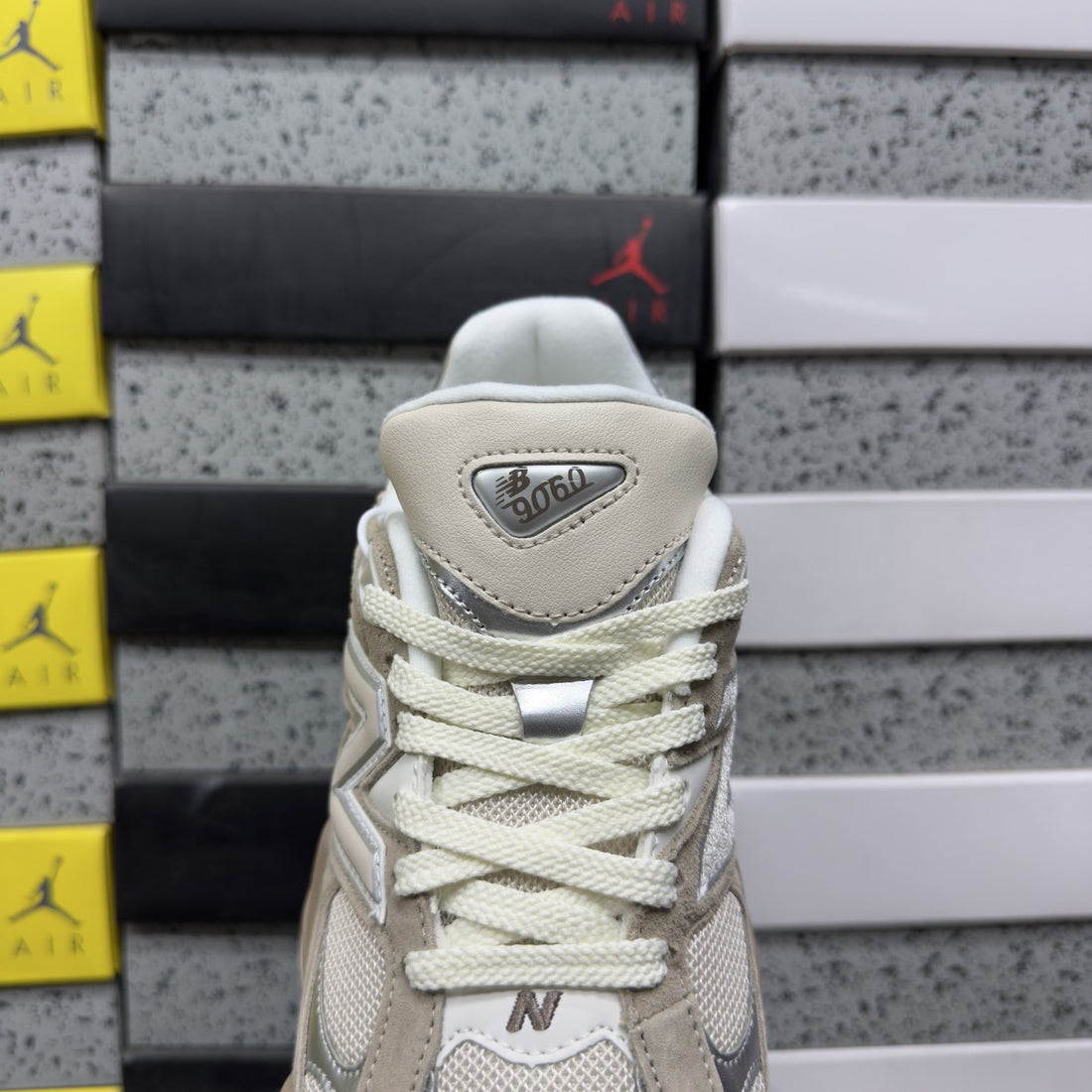 NB 9060 Mushroom Grey