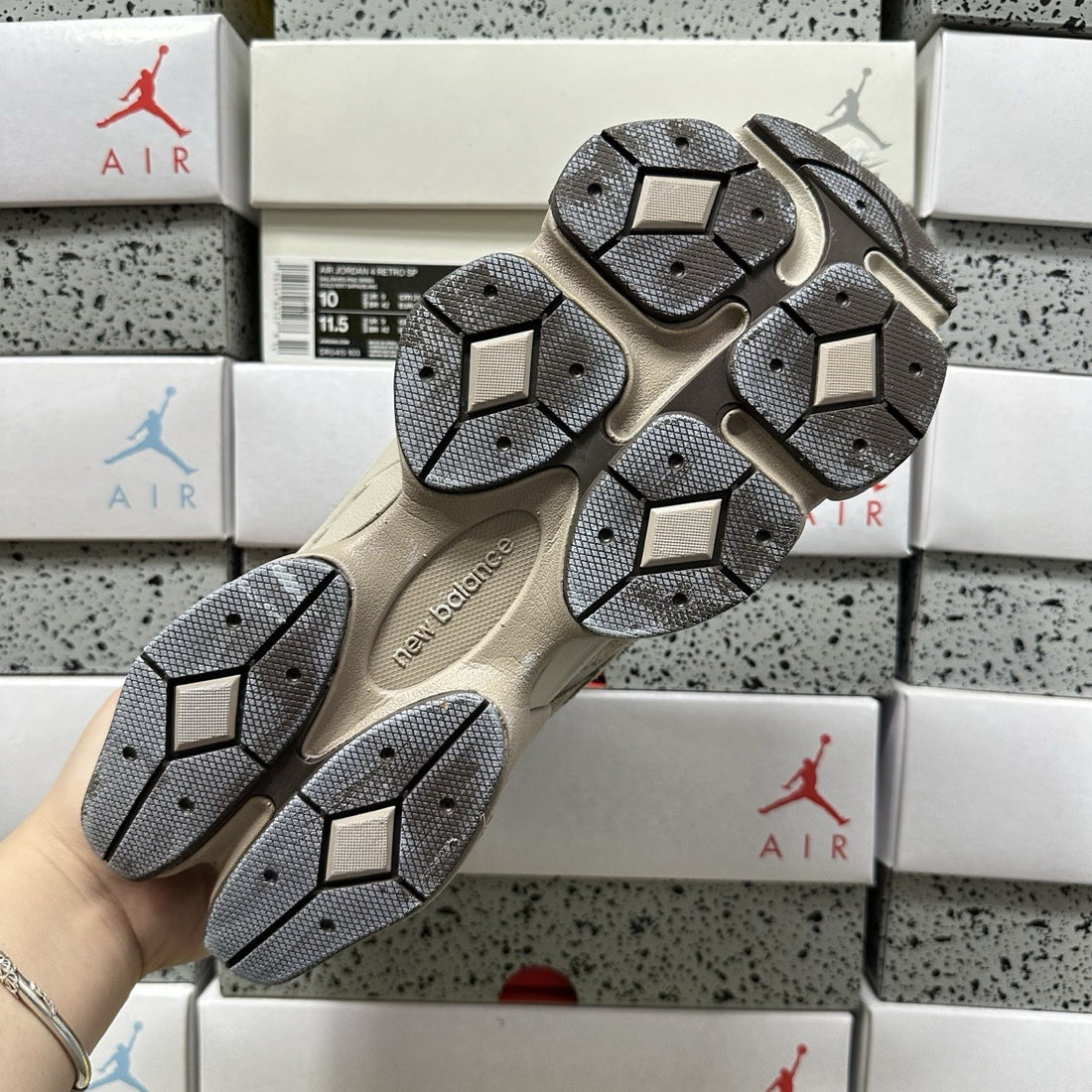 NB 9060 Mushroom Taupe