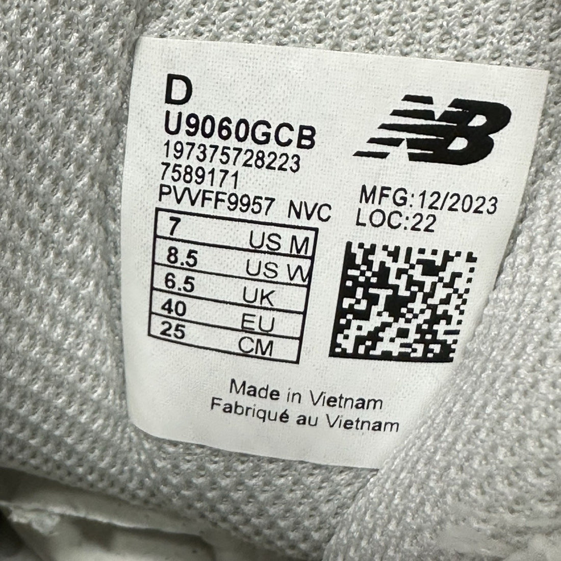 NB 9060 Sea Salt Volt Teal