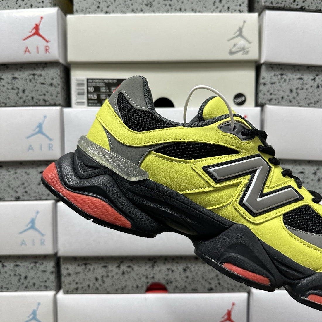 NB 9060 Volt Yellow Black