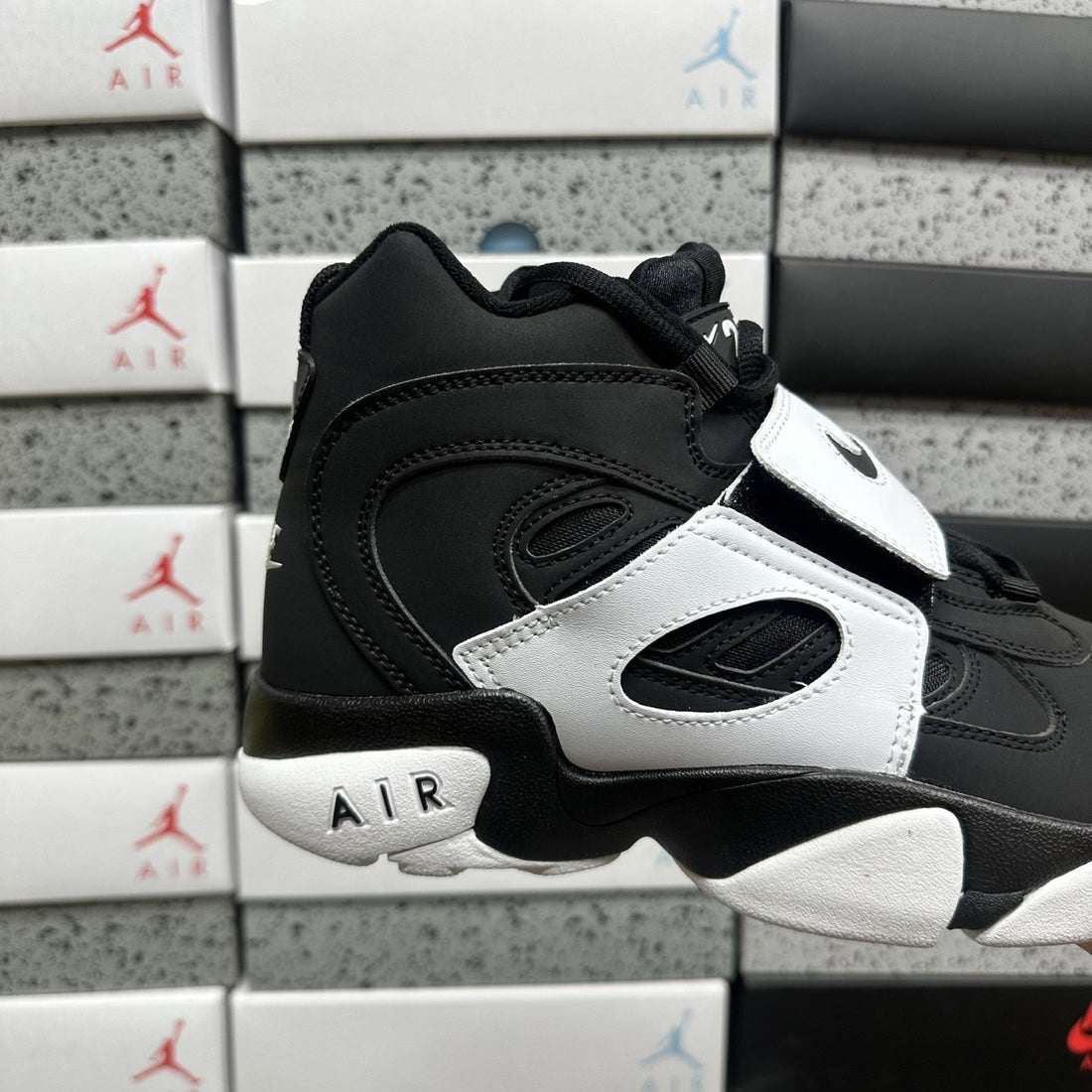 Air Diamond Turf II Black White