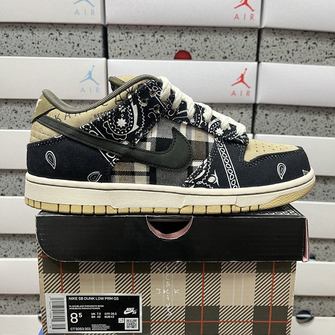 SB Dunk Low Travis Scott
