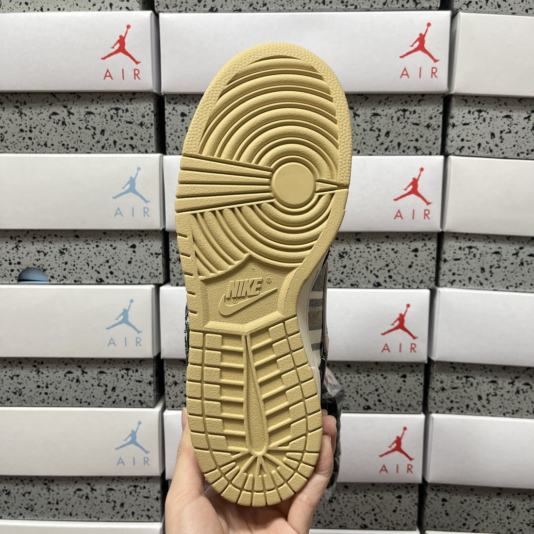 SB Dunk Low Travis Scott