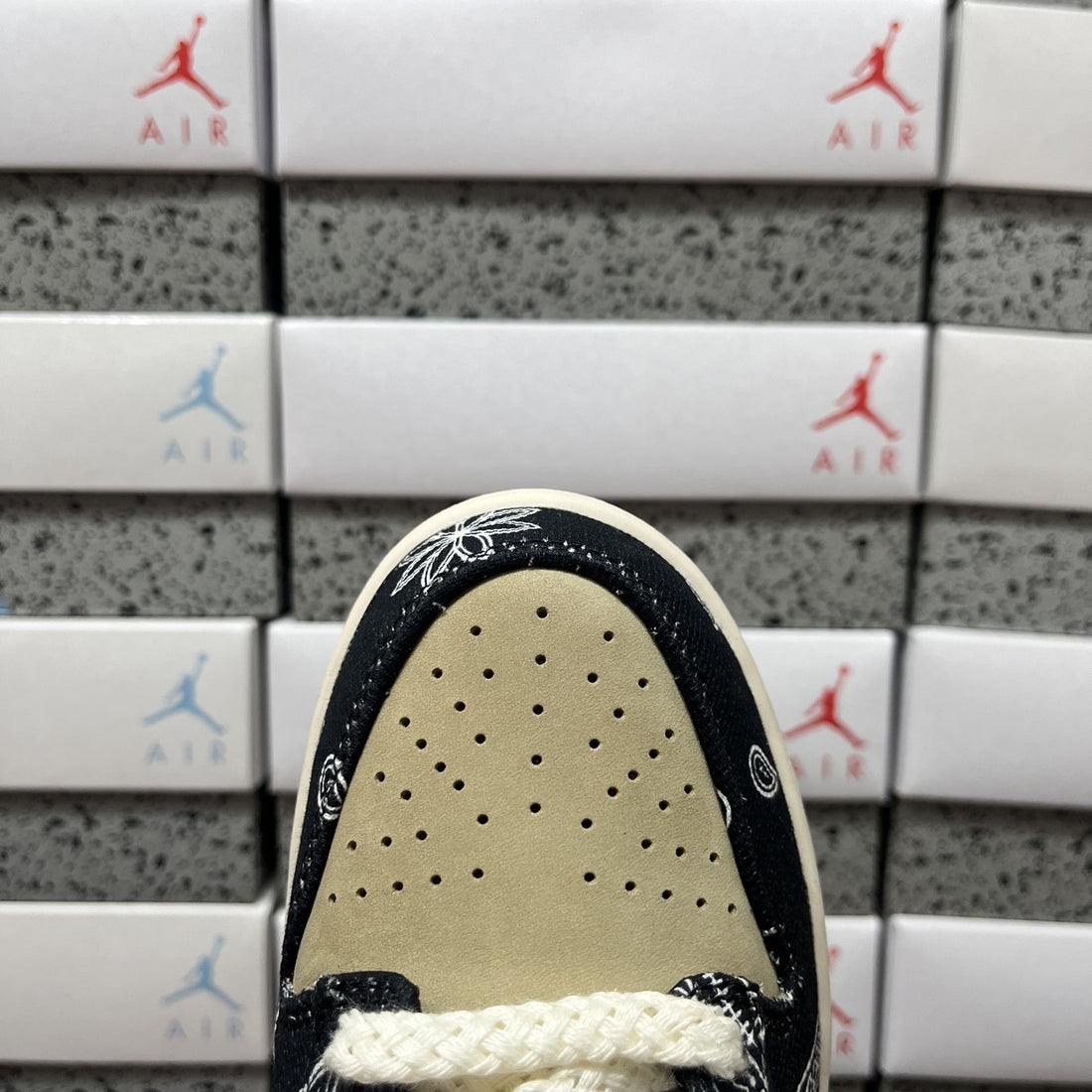SB Dunk Low Travis Scott