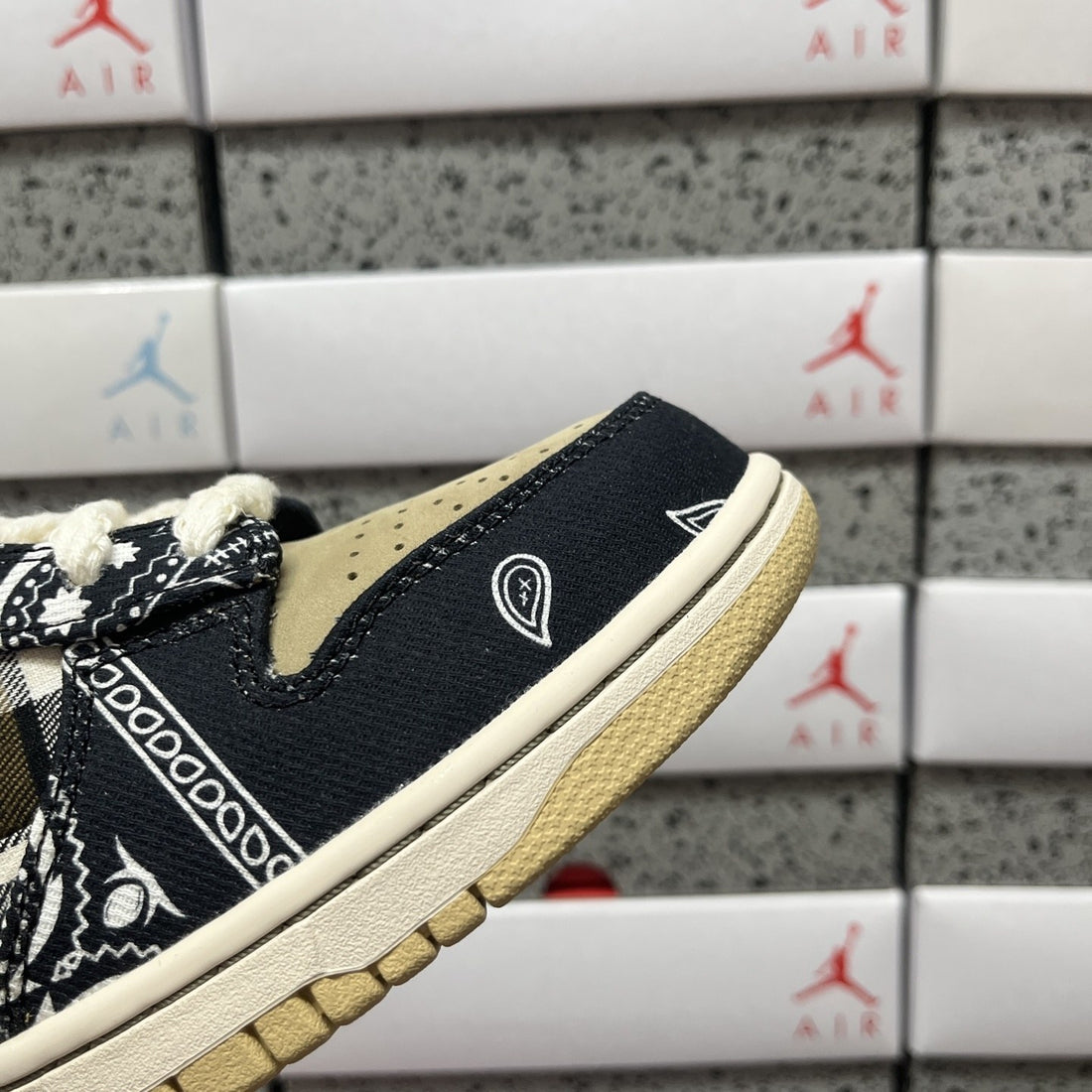 SB Dunk Low Travis Scott