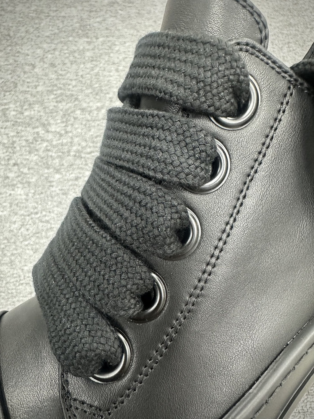 Rick Owens Jumbo Lace Low Triple Black